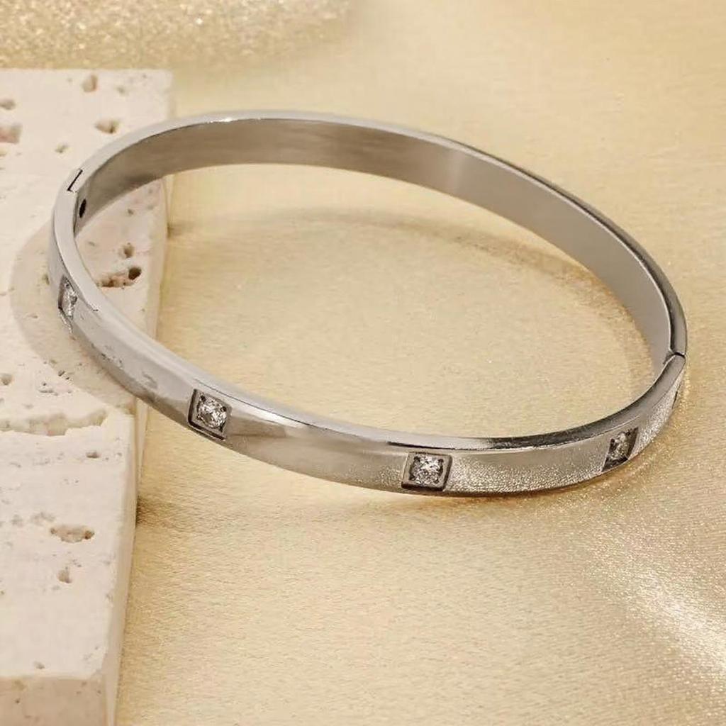 18K Inlaid White Zirconium Stainless Steel Women's Bracelet, Fashionable and Versatile Titanium Jewelry.