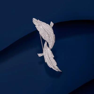 Brooch, High-End Female Exquisite Personalized Leaf Corsage, Niche Design Sense, Anti-Light Pin, High-End Accessories