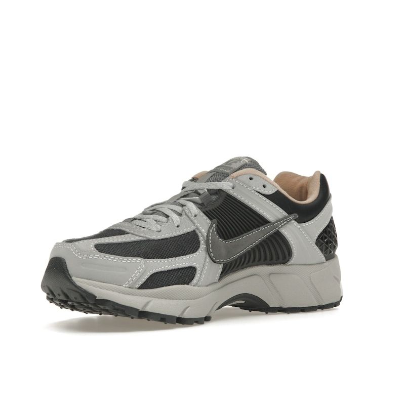 Nike Air Zoom Vomero 5 Dark Smoke Grey Vachetta Men Sneakers Light-Smoke-Grey Vachetta-Tan Summit-White HV5982-001