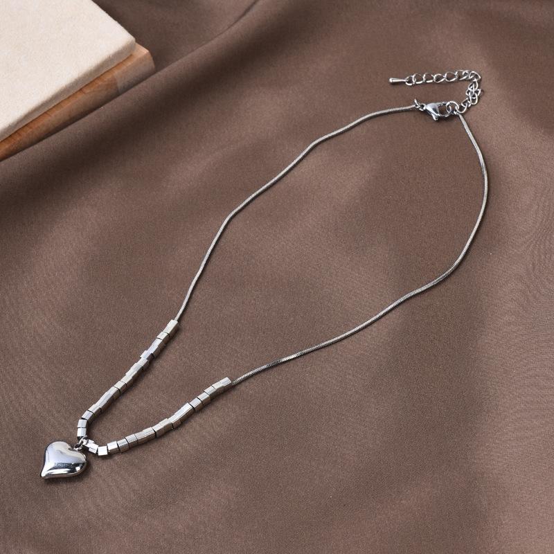 Contemporary Titanium Steel Heart Necklace With Attractive Design For Lovers Fashion