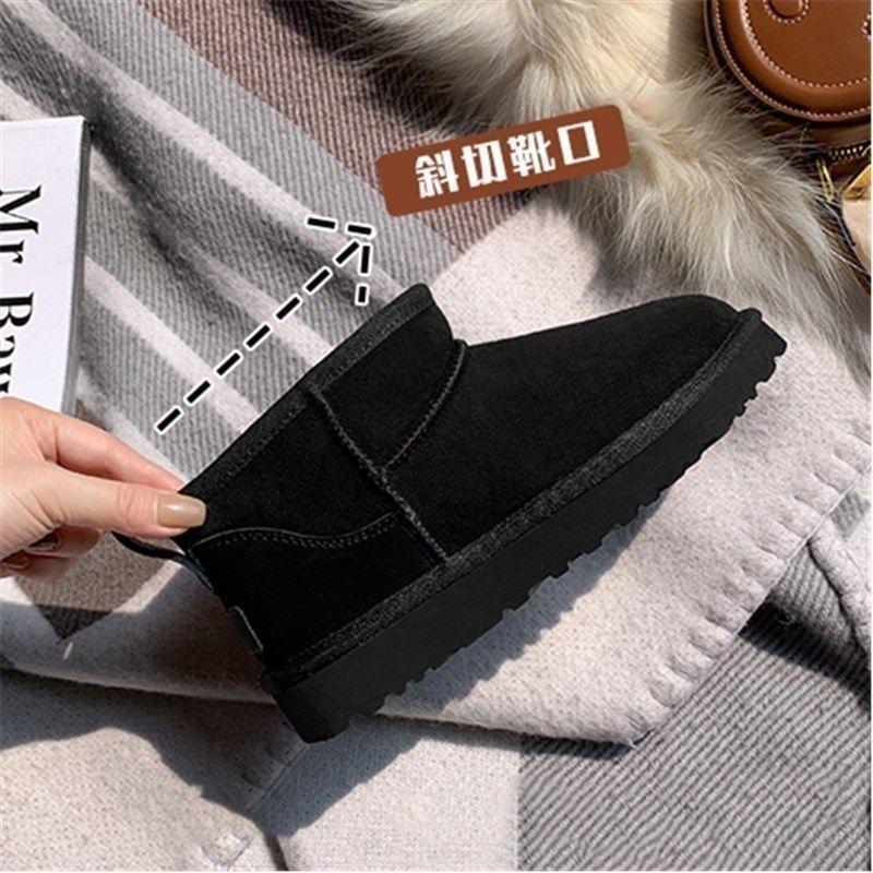 Snow Boots Women's Thickened and Velvet 2025 New Bread Shoes Winter Short Tube Non-slip Soft Sole Winter Snow Cotton