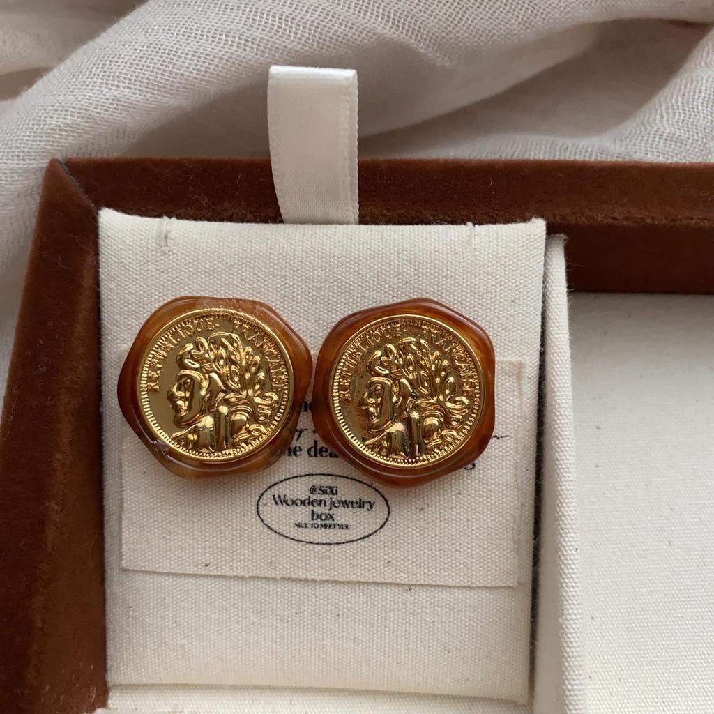 Resin Retro Metal Relief Portrait Stud Earrings Irregular Earrings Simple High-End Versatile Women'S Exquisite