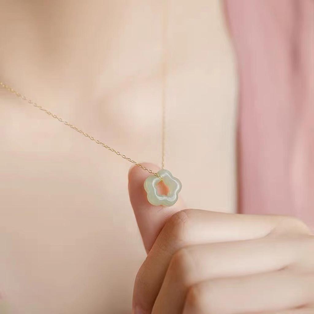 Natural Jade Necklace Hollow Carved Flower Shaped Pendant Necklace Dainty Choker Fashion Charm Necklace Chinese Jewelry