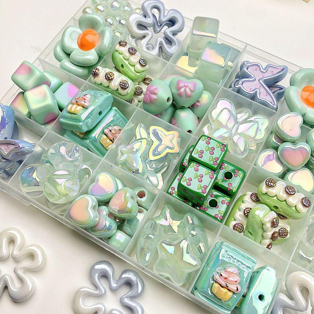 Ručně malované akrylové korálky ze zelené série pro výrobu DIY šperků