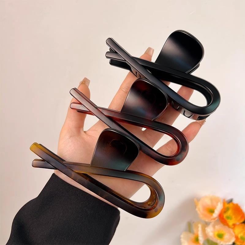 Elegant Large Cross Heart PC Hair Claw Clips Women Hair Accessories Vintage Amber Black Geometric Catch Crab Clamp Headwear New