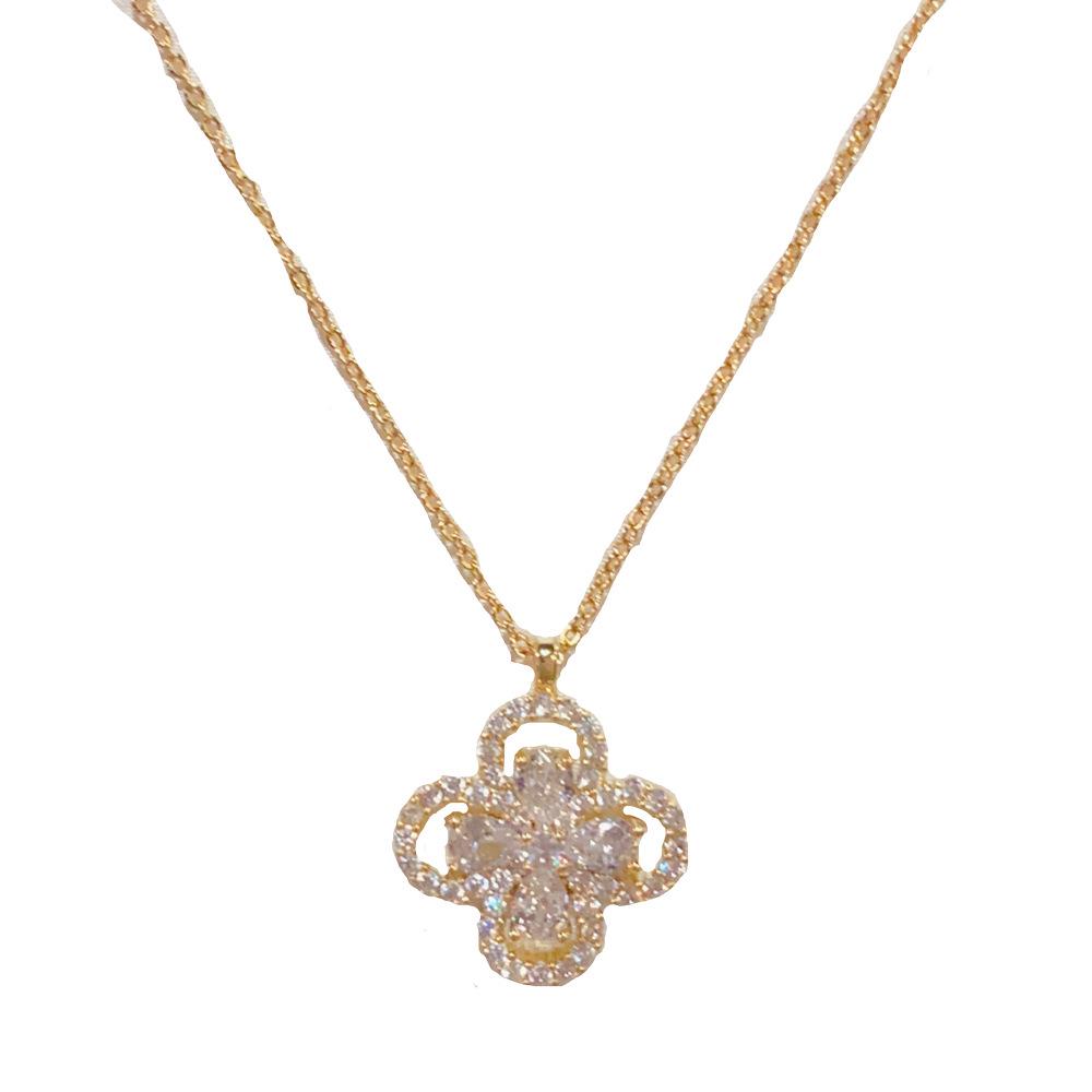 Exquisite Zirconia Four-Leaf Clover Stud Earrings and Necklace Set: Elegant Light Luxury with a High-End Feel.