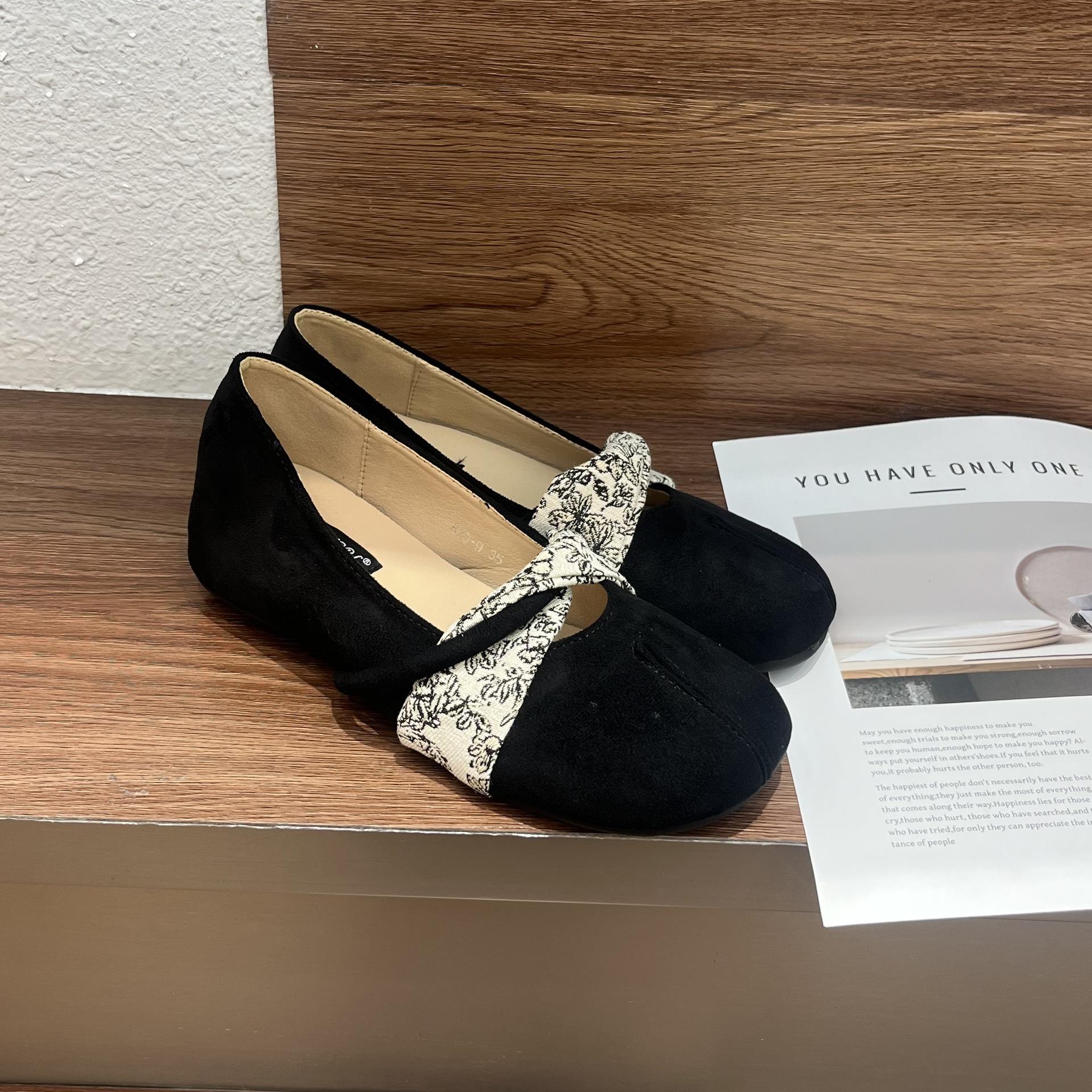 

2025 new French temperament elegant small fragrant wind round head shallow mouth Mary Jane shoes gentle fairy ballet single shoes women 39 чёрный