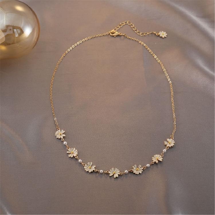 Fashionable Daisy Themed Bracelet Modern Style Bracelet Pendant Necklace Alloy Texture Suitable for Various Occasions
