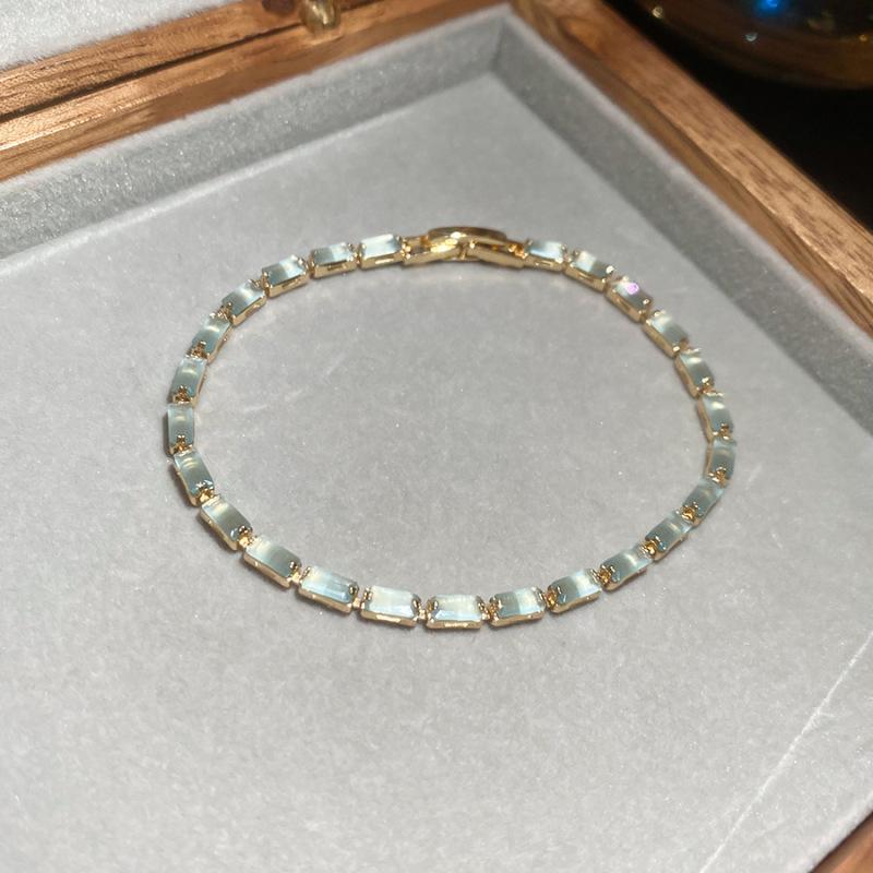 Bracciale Geometrico in Zirconi di Lusso Raffinato: Design Colorato e Versatile