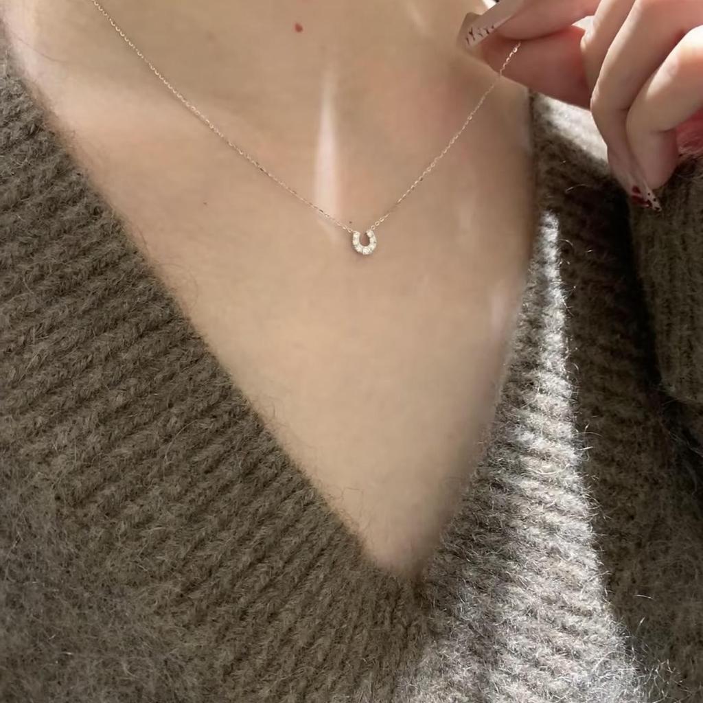 Xiaohongshu Women's Mini Horseshoe Diamond Necklace - Korean & Japanese Simple Style Clavicle Chain