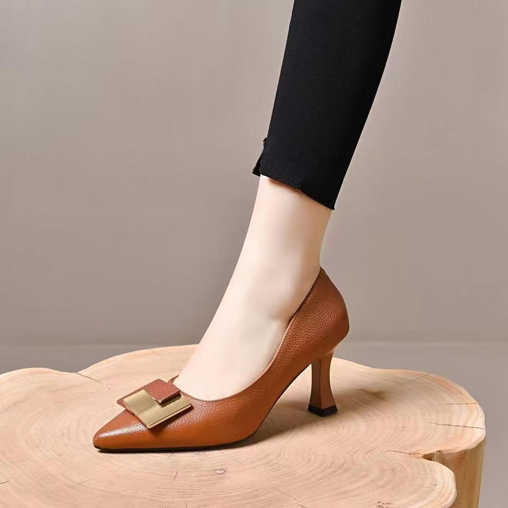 Wiosna 2025 nowy niszowy design francuskie wysokie obcasy damskie cienkie obcasy morelowe metalowa klamra lekkie czółenka damskie