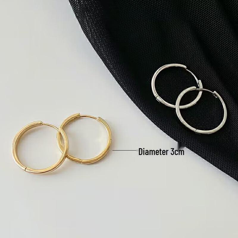 Kolczyki w kształcie kółek w stylu retro europejskim i amerykańskim: Eleganckie, proste, luksusowe kolczyki typu hoop dla kobiet