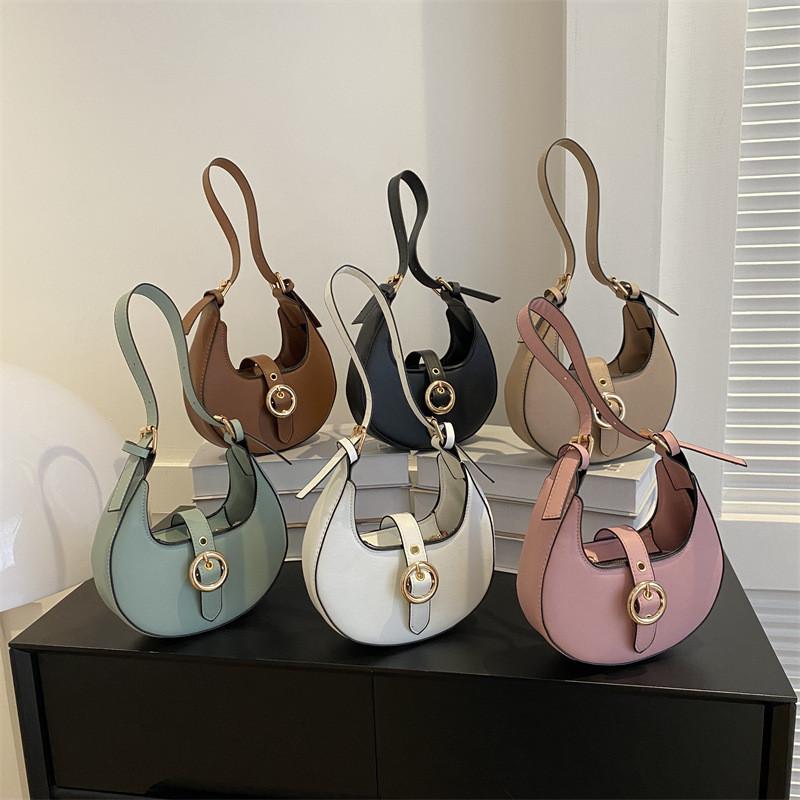 Modern Crescent Shape Shoulder Bag With Trendy Stitching And Patchwork Elements