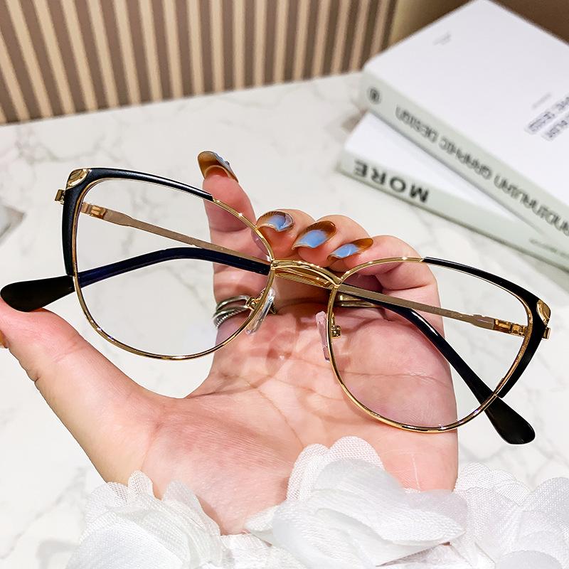 Cat's eye stainless steel floral pattern gold leg glasses frame versatile plain color-changing gray sunglasses can be matched with myopia glasses