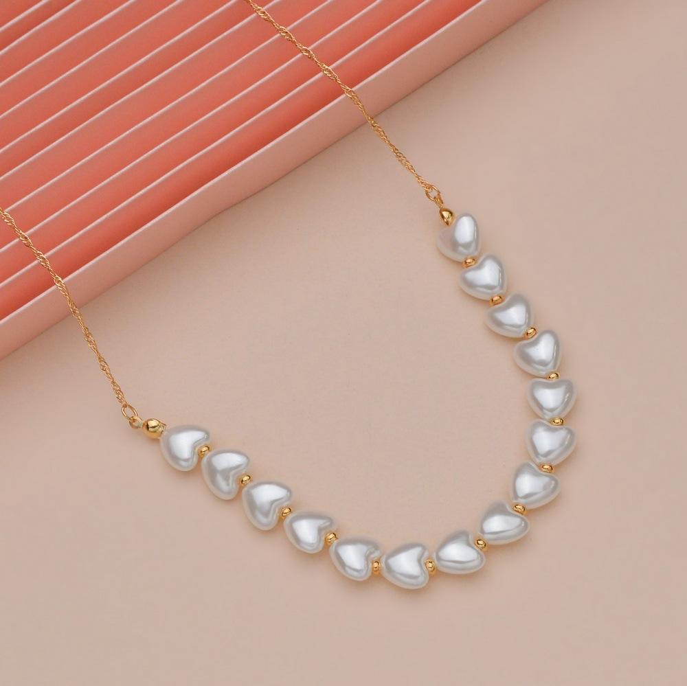 Elegant temperament peach heart imitation pearl necklace short necklace accessories spot