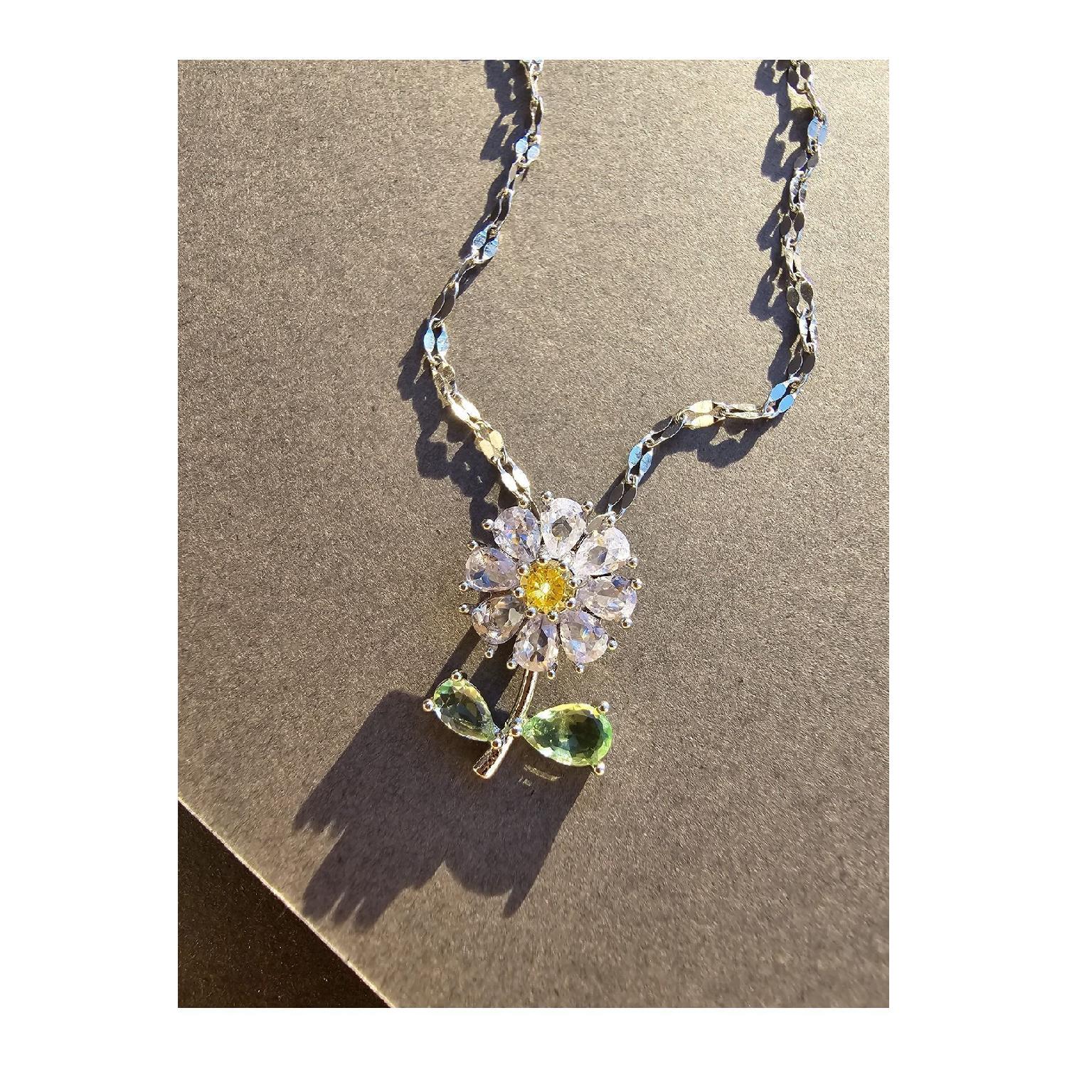 

Стальное устойчивое к потускнению ожерелье серебряного цвета с маргариткой серебряный