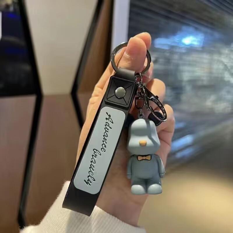 Брелок-медведь и подвеска на сумку в стиле Kaws