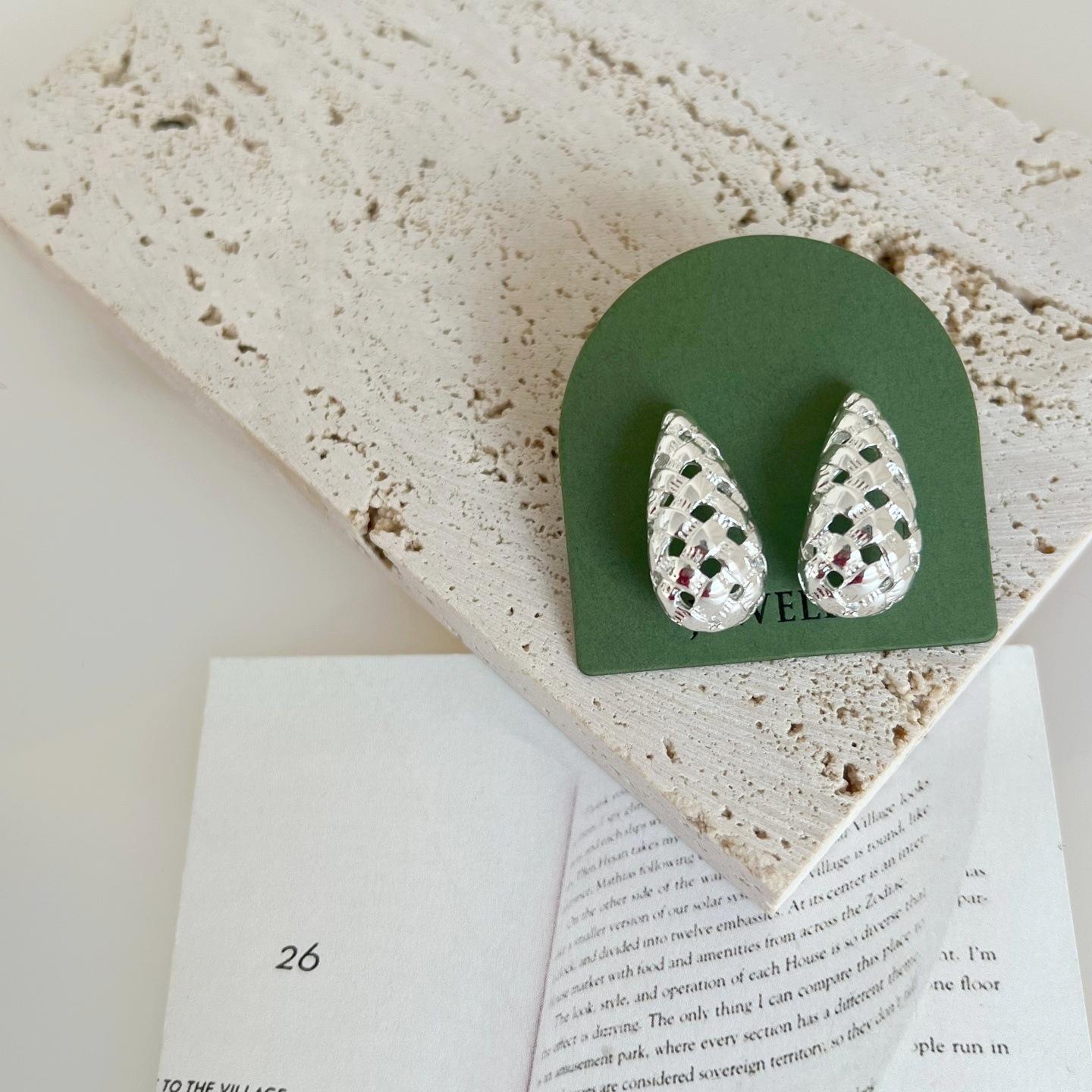 2025 Elegant Hollow Woven Teardrop Earrings - High-End Luxury Design