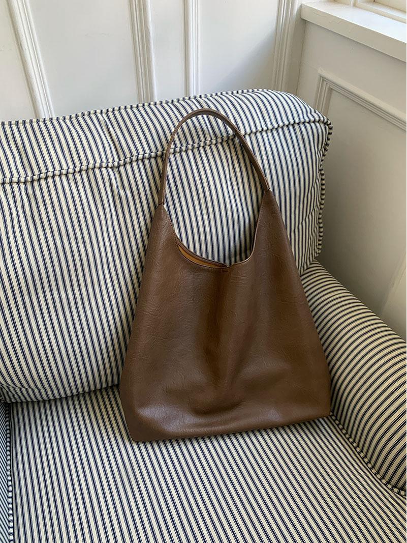 Нишевая серебристая женская сумка под мышкой 2025: Трендовый корейский стиль, универсальная, большая вместимость, наплечная сумка-тоут для студентов