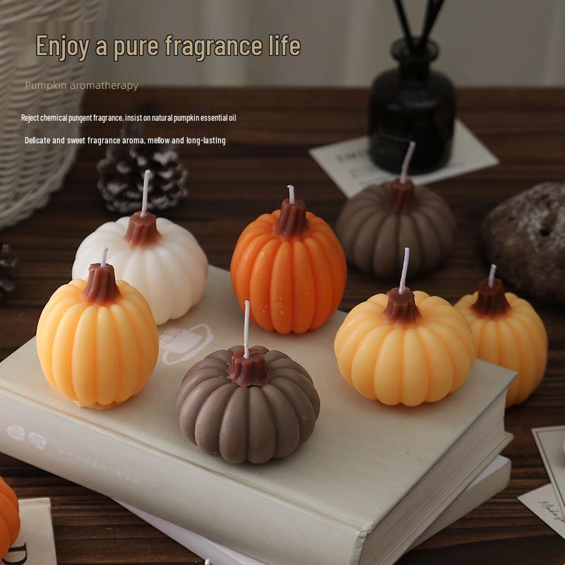 Handmade Pumpkin-Shaped Scented Halloween Candle - Perfect Gift for Creating a Festive Atmosphere