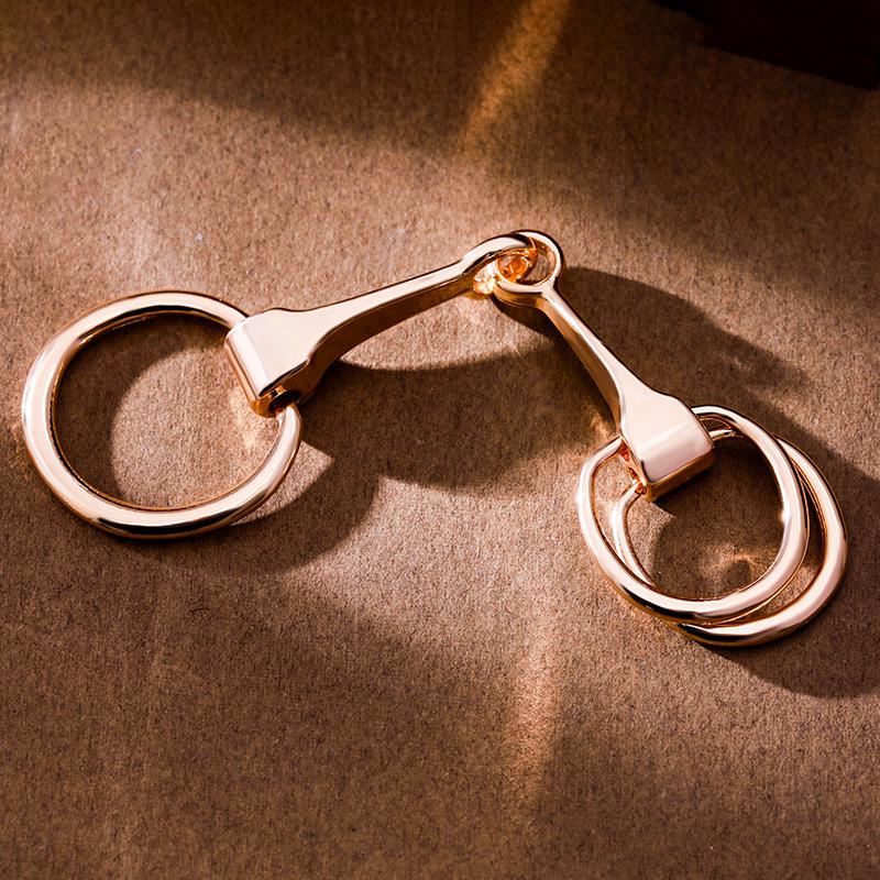 Wang Manni Silk Scarf Horseshoe Buckle - Elegant Horsebit Style золотой
