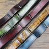 Pánský ležérní kožený pásek s unikátním tie-dye designem dřevěné kresby a automatickou přezkou
