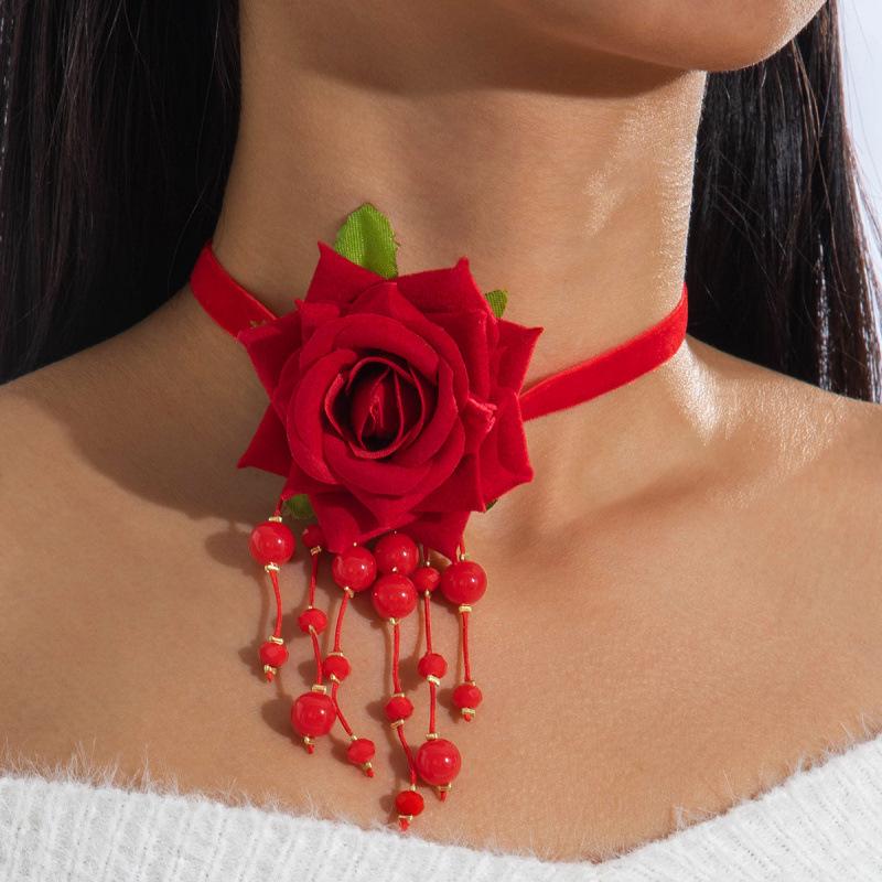 Party short feather collar temperament elegant three-dimensional white flower necklace necklace necklace women