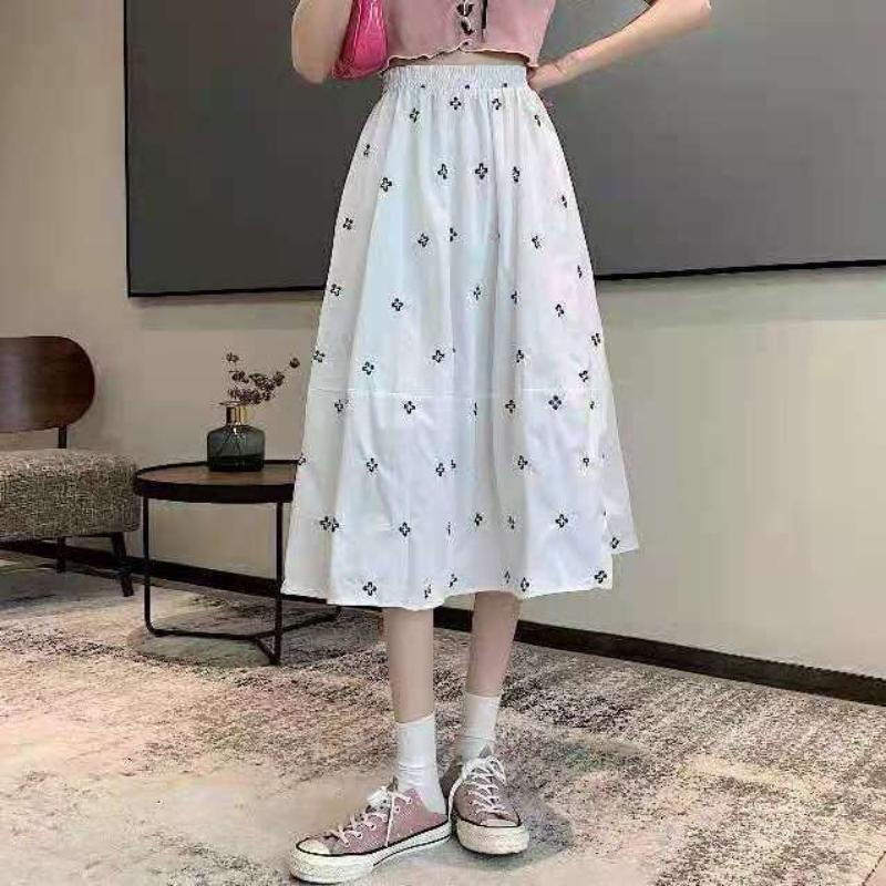 

Черно-белая юбка с принтом для женщин. Летняя юбка-трапеция. Пышная юбка средней длины с высокой талией и цветочным принтом. 3XL белый