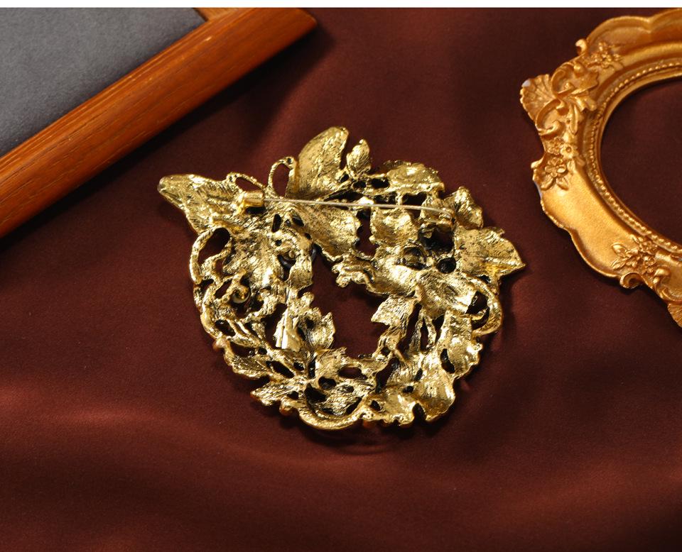 Baroque Retro Alloy Butterfly Wreath Brooch - Versatile Heavy-Duty Accessory for Coats and Suits