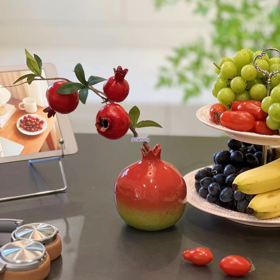 

Праздничное украшение стола в виде ветки гранатового дерева с цветами и плодами 1 Branch with 3 Red Pomegranate Heads