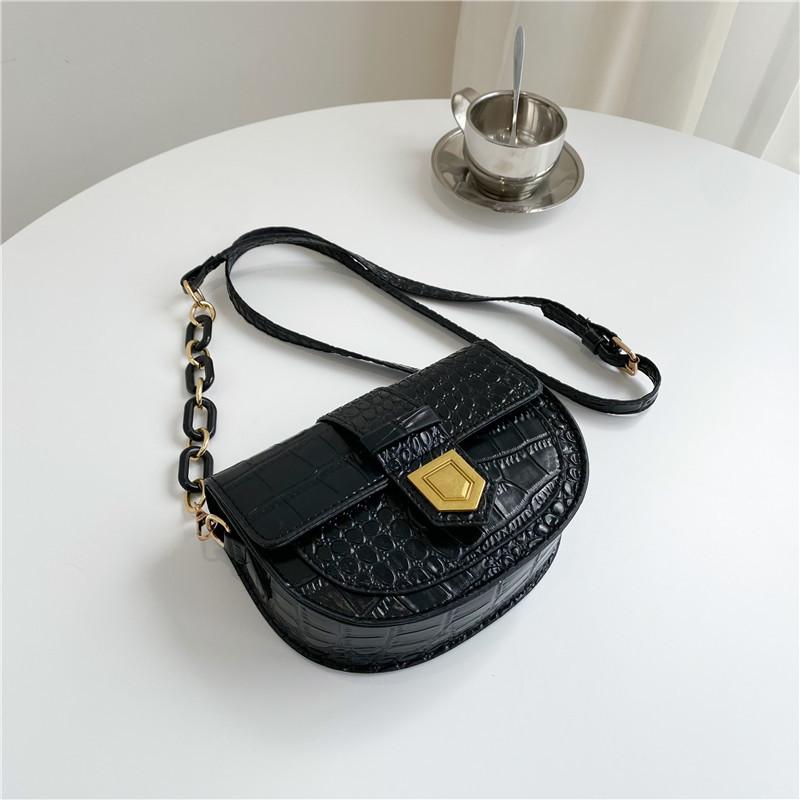 

Spring and summer temperament retro 2025 new fashion women s bags Internet celebrities foreign style shoulder messenger bag square lock small square чёрный