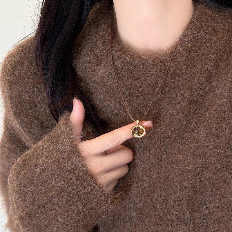 Autumn and winter tiger's eye stone leather rope pull necklace female Merad Yadan long sweater chain simple and fashionable collarbone chain