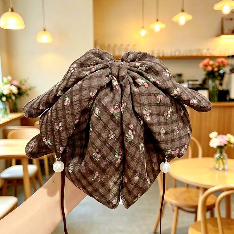 Handgefertigter Chiffon-Haarclip mit floraler Schleife für voluminöses Haar