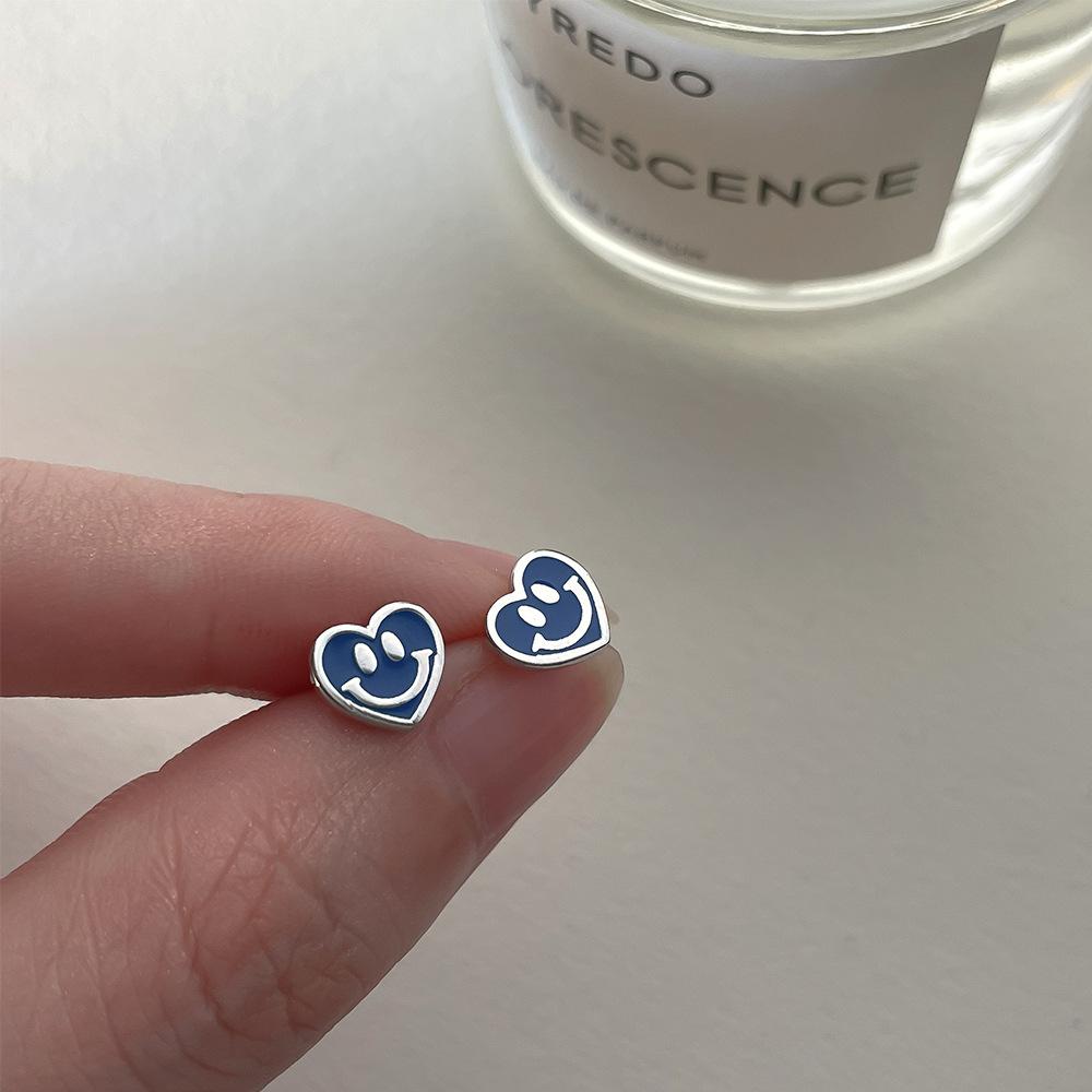 

Color Smiley Face Love Stud Earrings Female Ins Niche Temperament Small Exquisite Girl Sweet Earrings