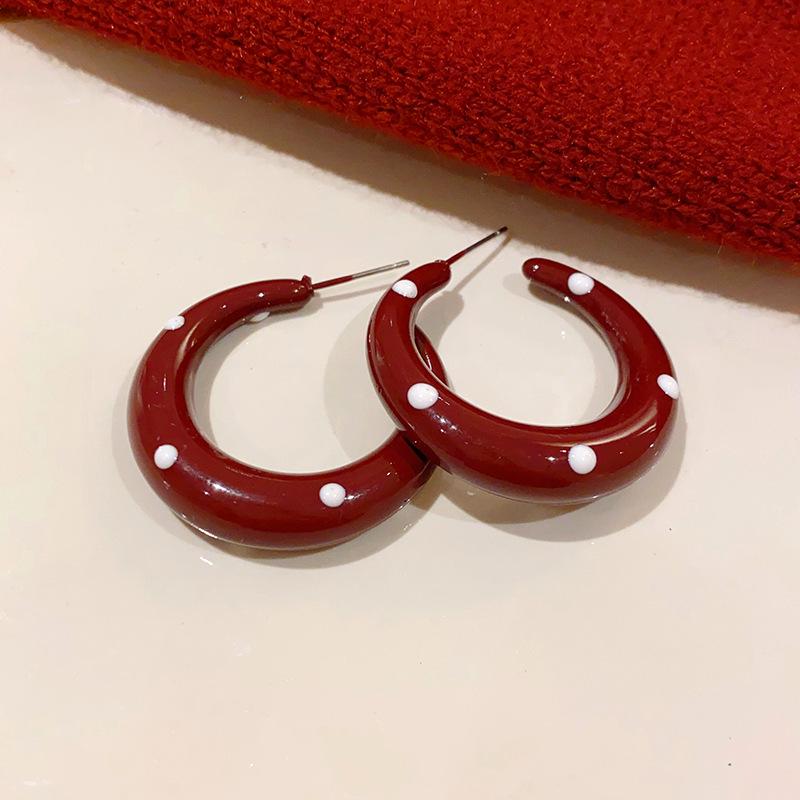 Geometric Drip Oil Polka Dot Steel Stud Earrings – Retro Hong Kong Style for Autumn/Winter Women's Fashion.