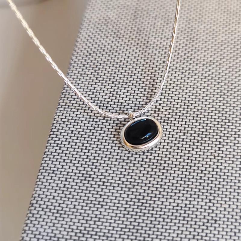 Korean INS Simple Oval Agate Pendant Necklace - Versatile, High-End French Retro Style for Women