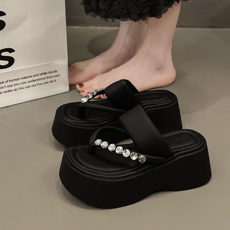 Silver heightened thick-bottomed beach cool slippers women's summer wear 2025 new fairy wind and water diamond pinch-on flip-flops