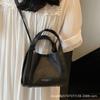 High-end hand-held bucket bag women's new 2025 trendy fashion shoulder bag niche simple casual crossbody bag
