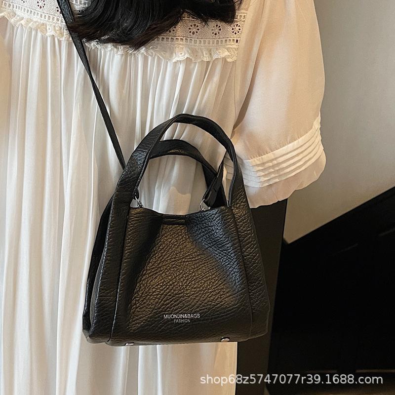 High-end hand-held bucket bag women's new 2025 trendy fashion shoulder bag niche simple casual crossbody bag