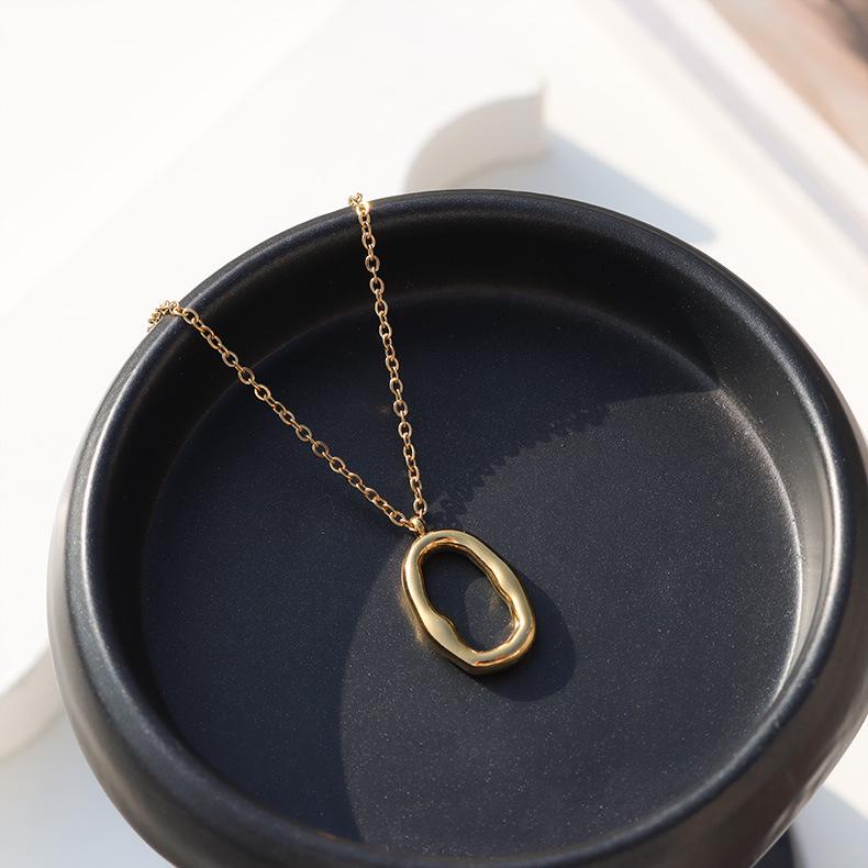 Collier Ovale Rétro Vague d'Eau - Chaîne Claviculaire en Acier Inoxydable pour Femme