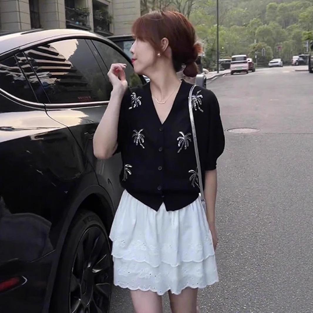

2025 Korean-Style V-Neck Sequin Knit Women s Cardigan - Chic, Relaxed Summer Top One Size [Recommended for up to 125 pounds]