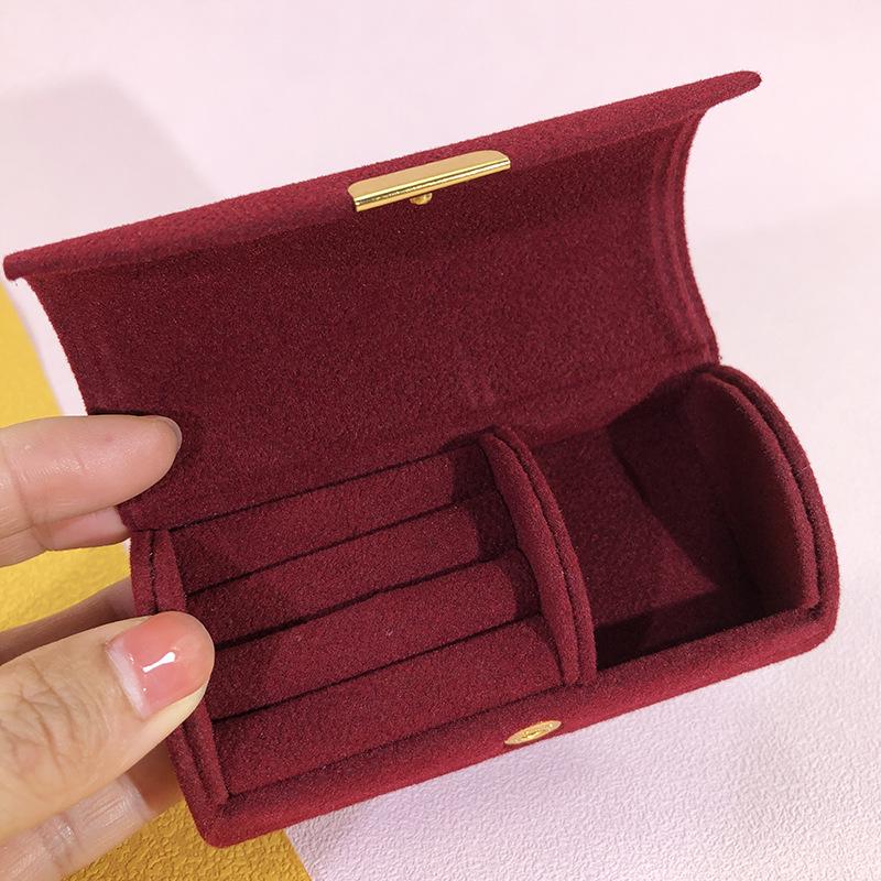 Kompaktowe Pudełko na Biżuterię Podróżną - Zakrzywiony Aksamitny Design