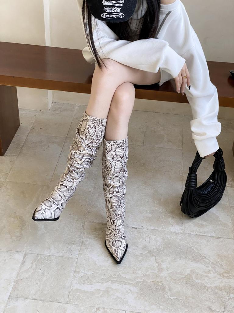 2025 Herbst neue spitze dünne Ferse hoher Absatz Temperament dünn französische Mode sexy Schönheit weiblich Internet-Berühmtheit Stiefel