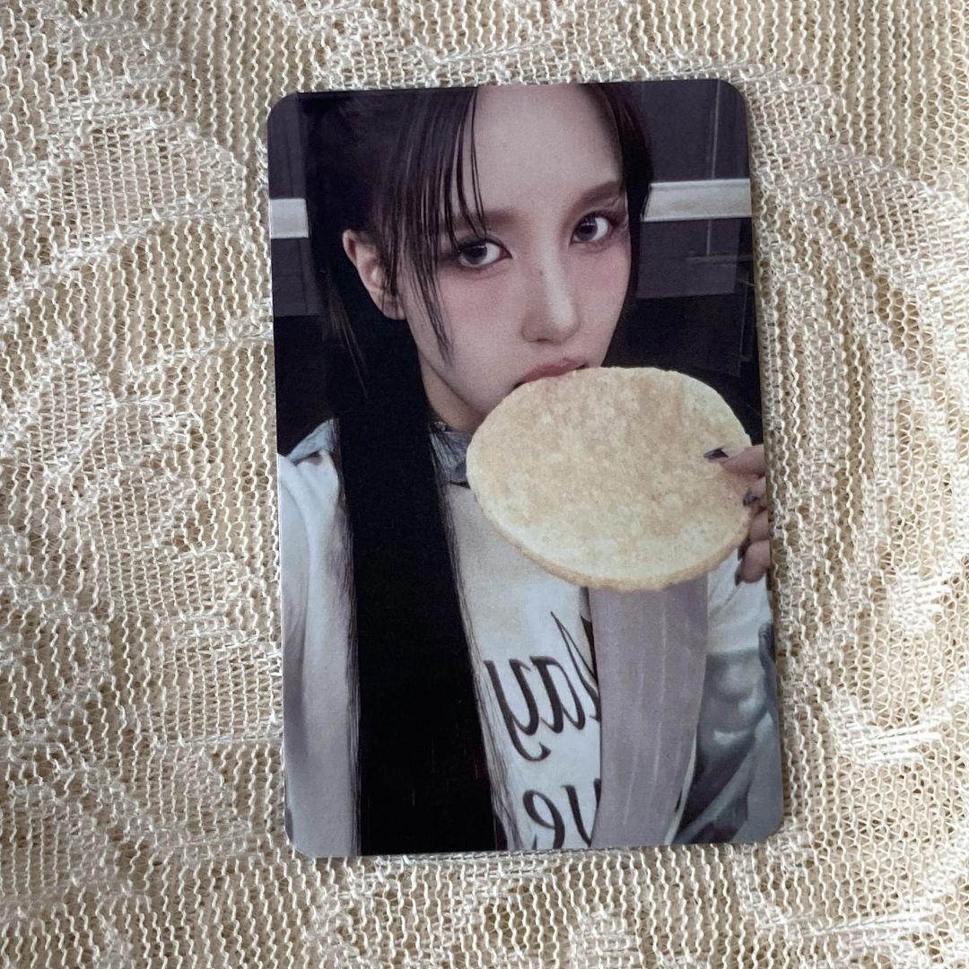 

[USED] Mina TWICE THIS IS FOR 7/13 Popular Songs Sanok Trading Card