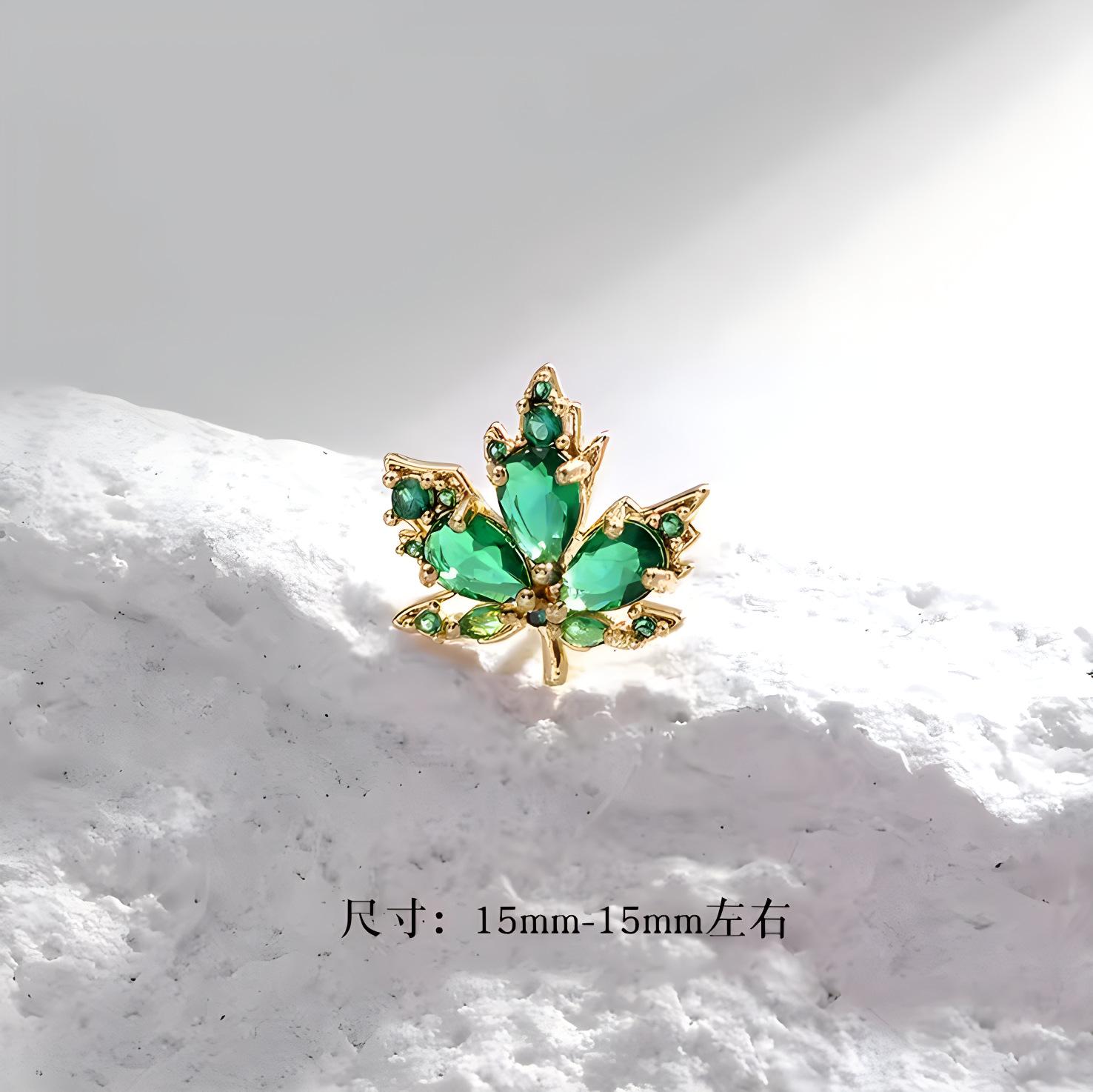 

Light Luxury Maple Leaf Brooch Unisex High-End Brooch Suit Buckle Pin Crystal Badge Simple Business Collar Pin Accessories