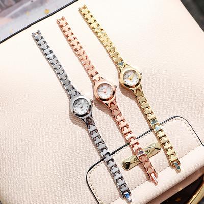 Women's Small Exquisite Arabic Numerals Small Dial Steel Strap Quartz Watch Suitable for Halloween Gifts Daily Wear and So On.