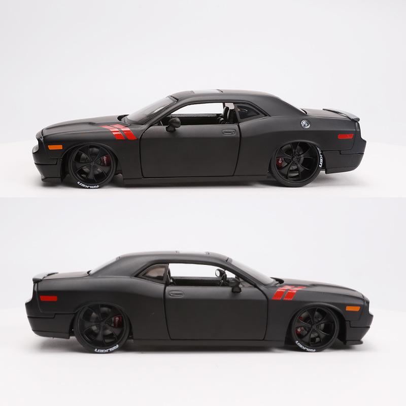 1/24 2008 Dodge Challenger Alloy Miniature Car Diecast Metal Scale Car Model Static Collection Childrens Toy Vehicle Gift