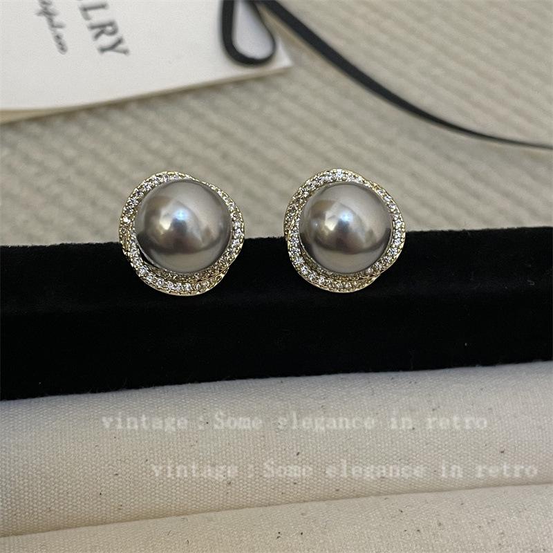 Elegant Princess Diamond Pearl Earrings: Luxurious, Versatile, and Exquisite Studs in a Fashionable Style