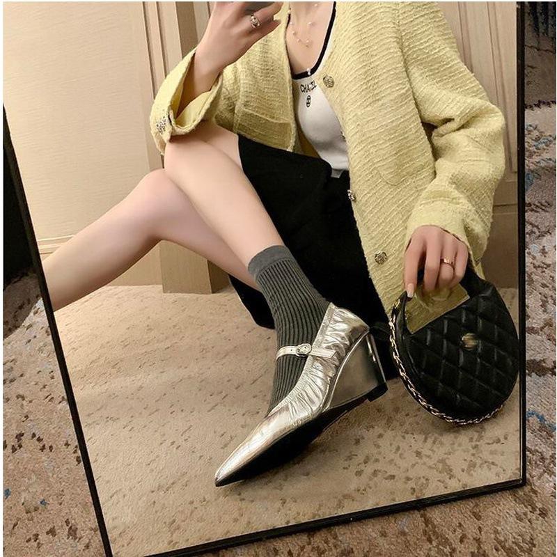 First season Hong Kong pleated wedge heel pointed buckle Mary Jane women's shoes 2026 spring heel shallow mouth silver shoes