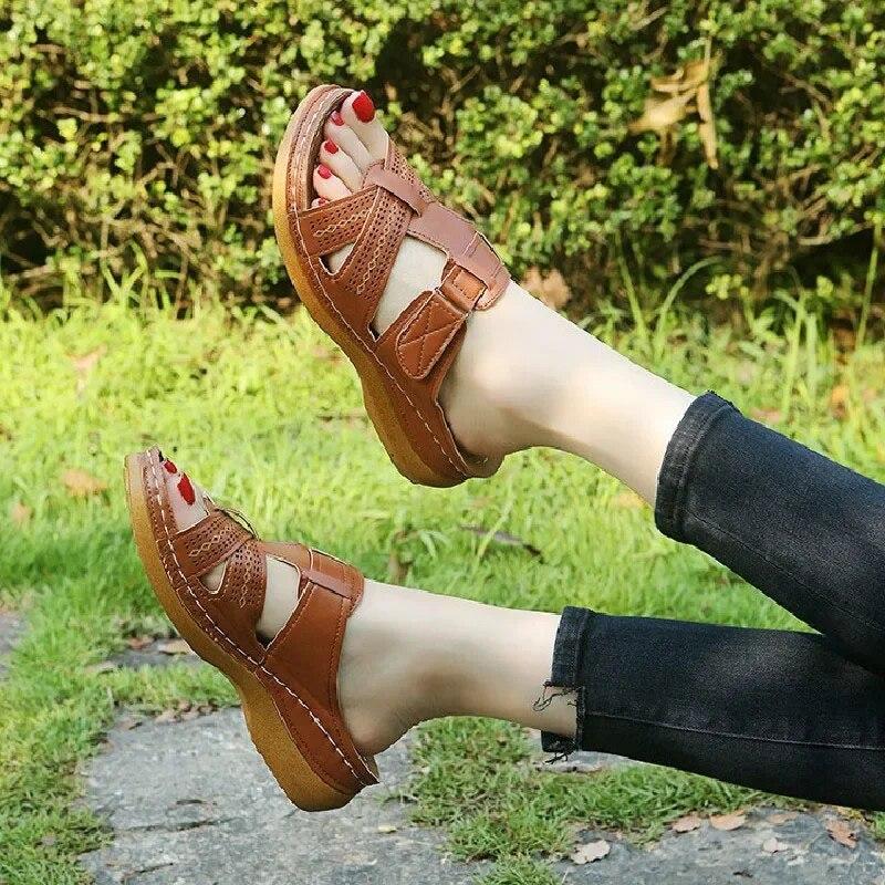 Sandálias femininas de verão, sandálias de cunha premium, ortopédicas, dedo aberto, vintage, antiderrapante, couro, casual, plataforma feminina, sapatos retrô